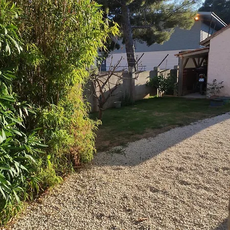 Joli Rez De Jardin Apartament Tulon